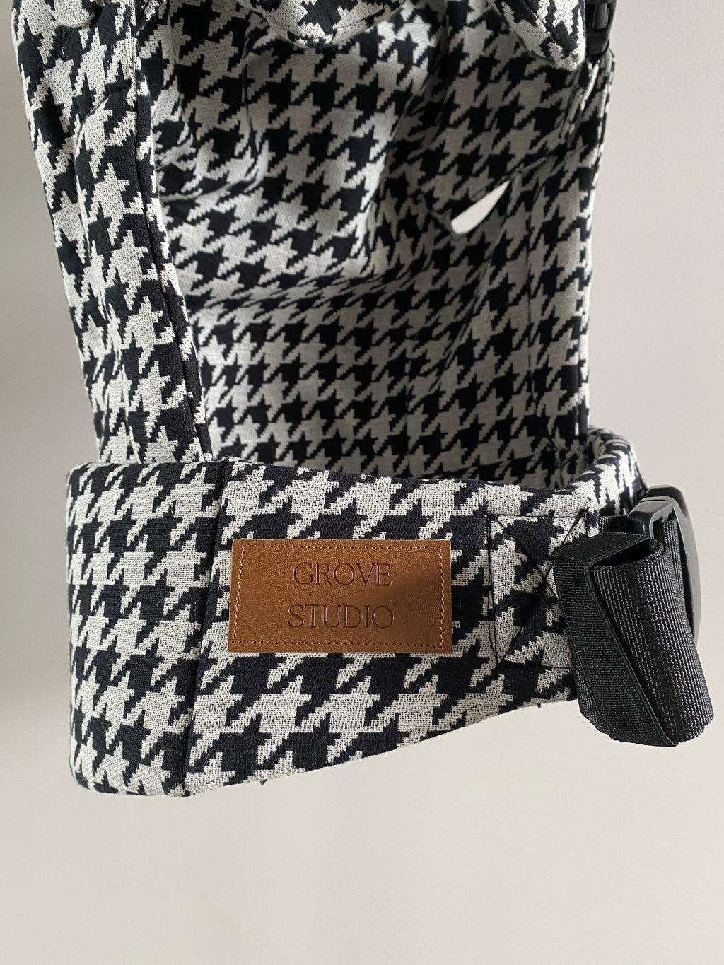 Heritage Baby Carrier - Houndstooth Black