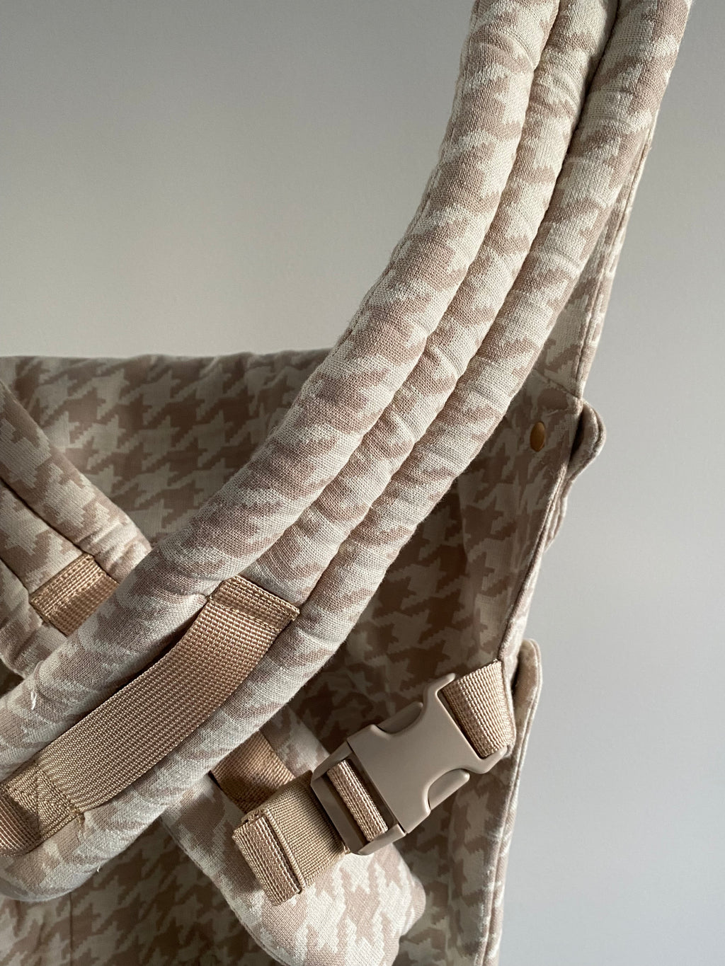 Heritage Baby Carrier - Houndstooth Beige